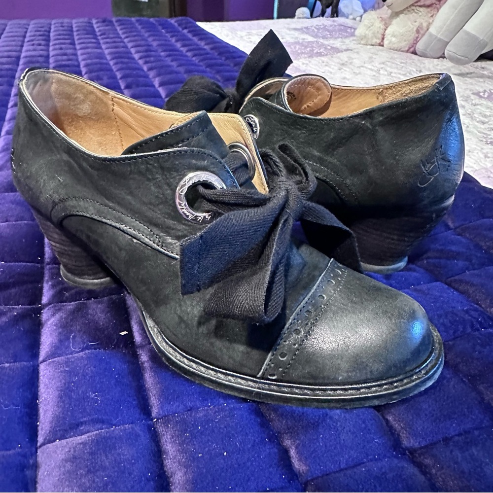 Fluevog East End Templeton Single Eyelet Lace-Up Shoe in Black 🖤